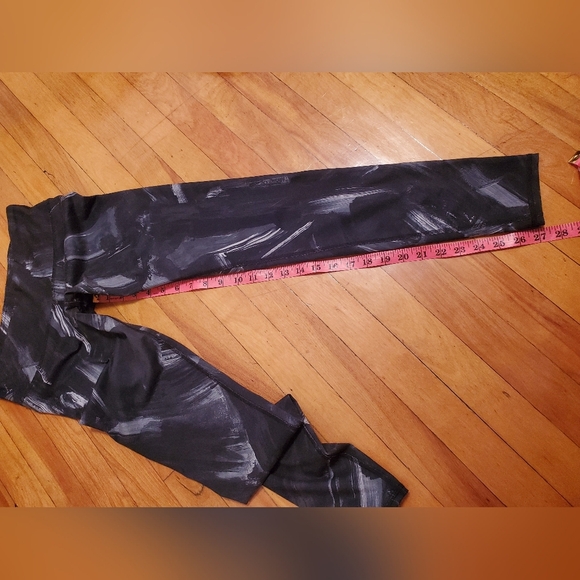 Alo Yoga Paint Stroke / Airbrush full leggings. Black, gray and white. Size S. - Picture 11 of 12